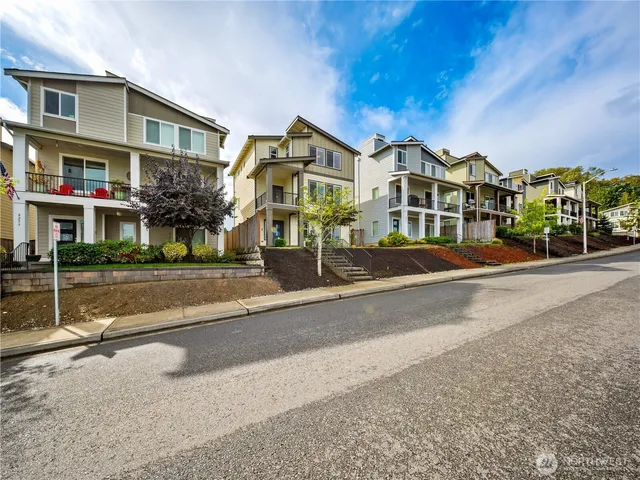 $899,000 | 8253 South 118th Street, Seattle, WA 98178