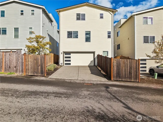 $899,000 | 8253 South 118th Street, Seattle, WA 98178