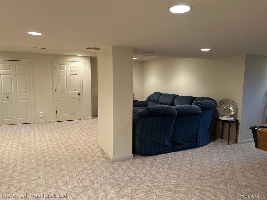 24584 Ridgeview Drive Farmington Hills, MI 48336 - Photo 40 of 50