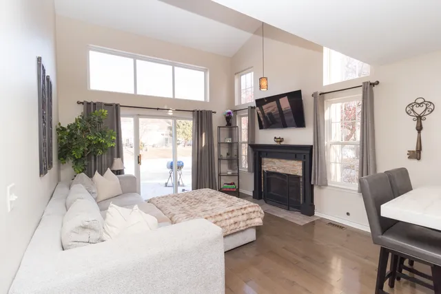 $389,000 | 3271 Cool Springs Court, Naperville, IL 60564