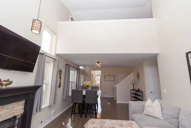 $389,000 | 3271 Cool Springs Court, Naperville, IL 60564