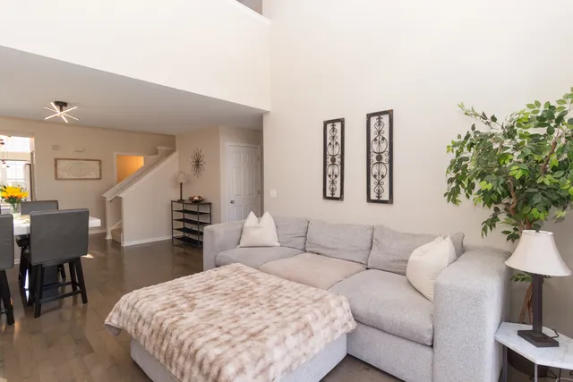 $389,000 | 3271 Cool Springs Court, Naperville, IL 60564