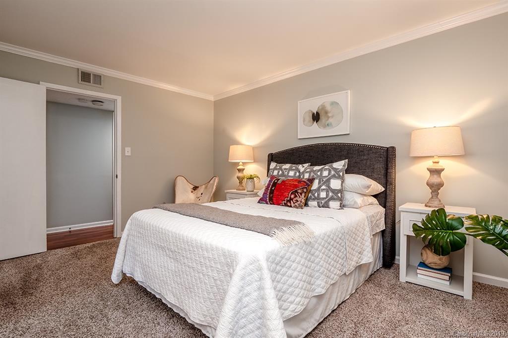 4948 Sardis Road, Unit B Charlotte, NC 28270 - Photo 15 of 30 a bedroom with a bed and potted plant