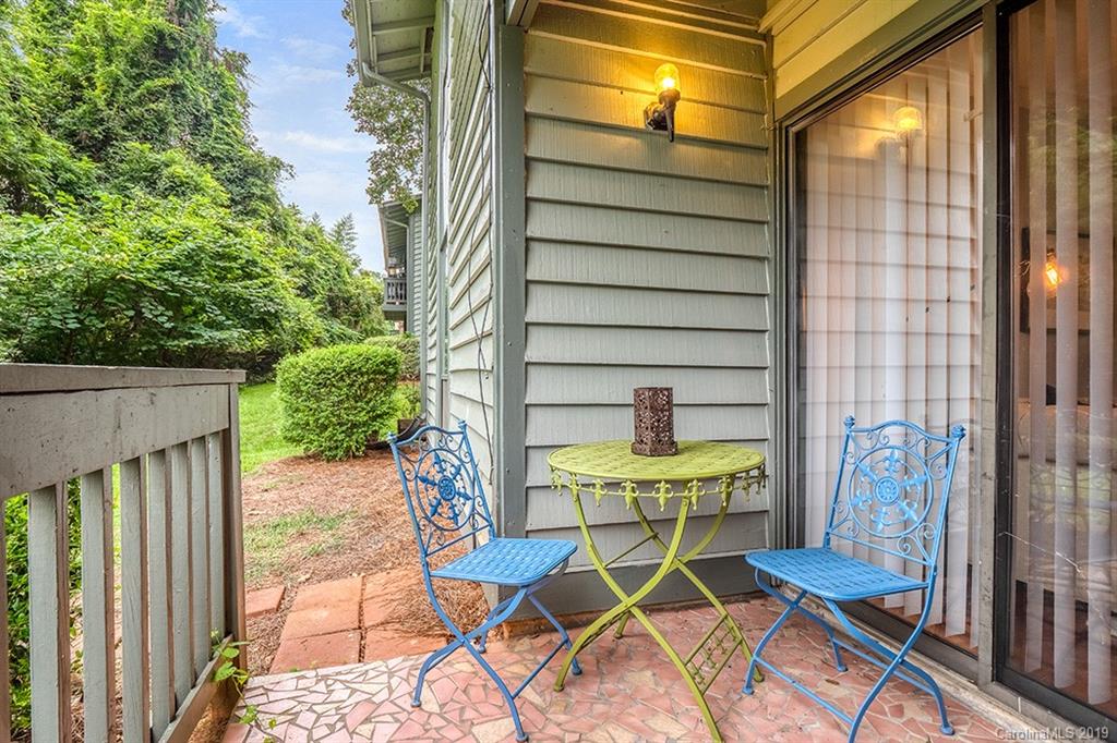 4948 Sardis Road, Unit B Charlotte, NC 28270 - Photo 9 of 30 a view of a chairs and table in the balcony