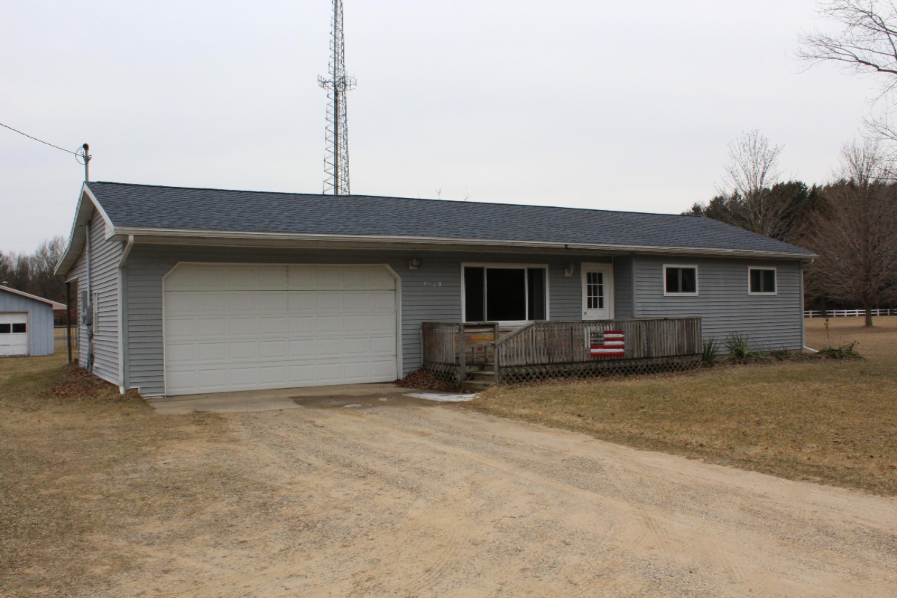 9665 Colby Road Greenville, MI 48838 - Photo 1 of 29 IMG_1179
