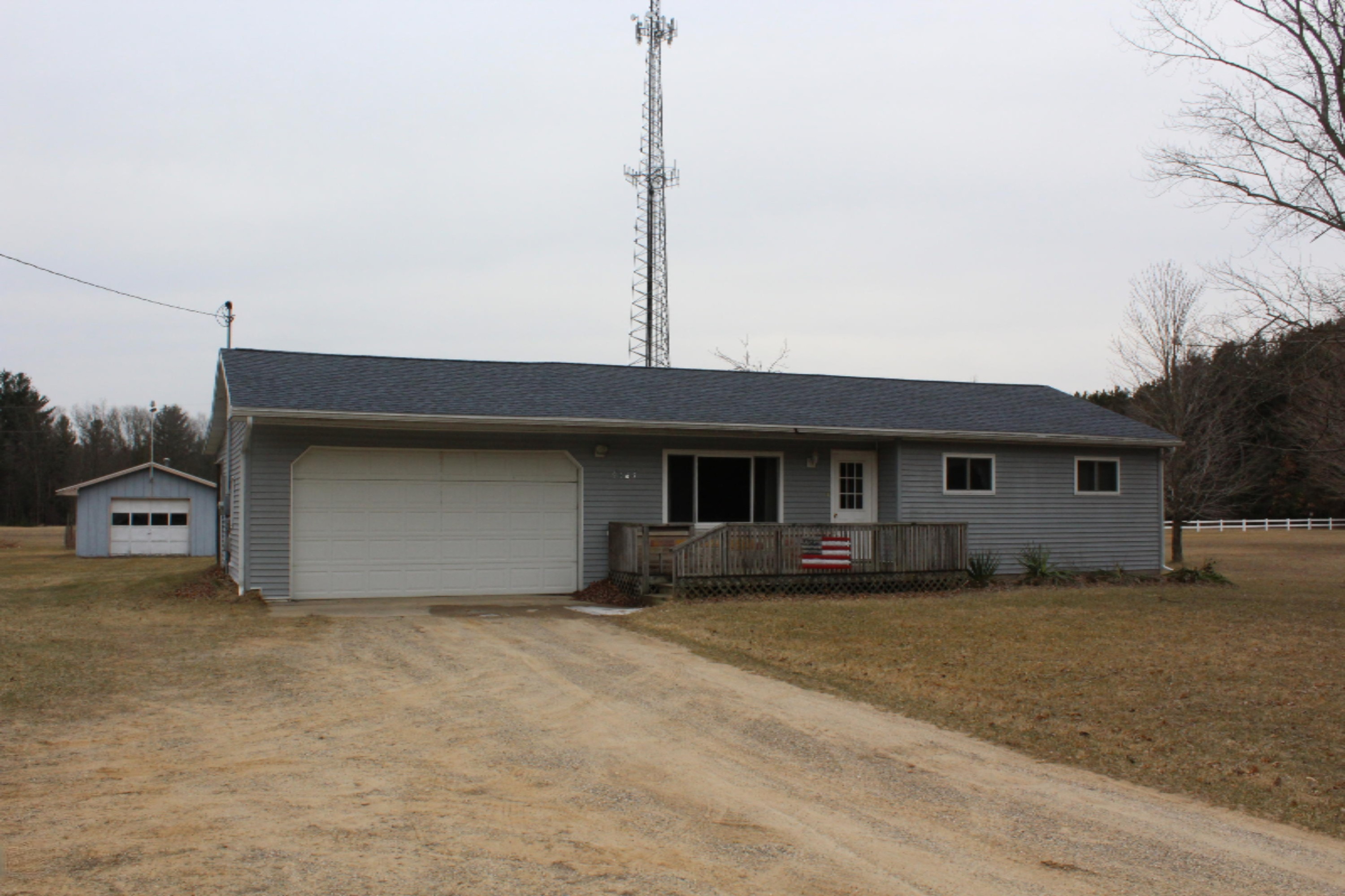 9665 Colby Road Greenville, MI 48838 - Photo 2 of 29 IMG_1181