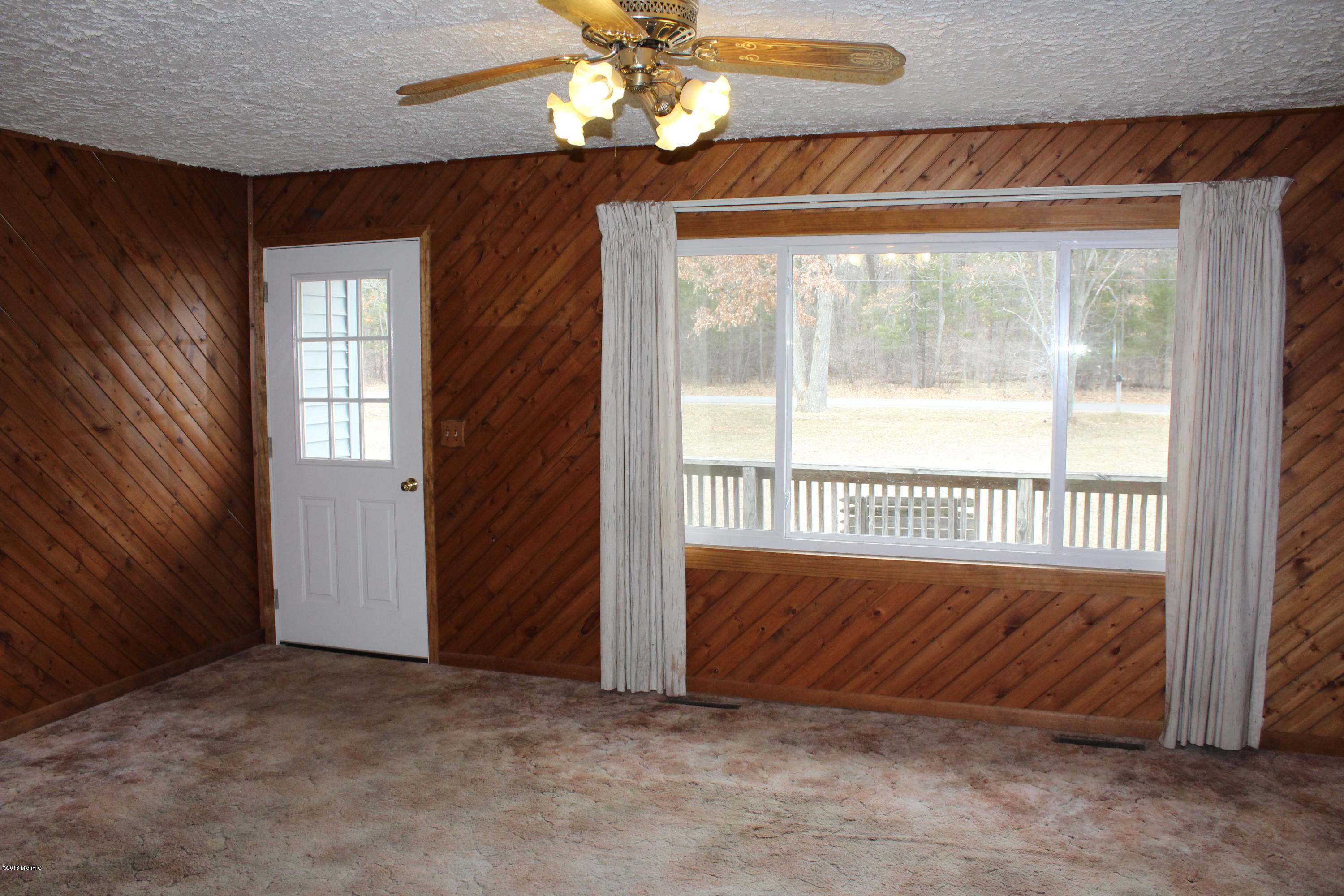 9665 Colby Road Greenville, MI 48838 - Photo 8 of 29 Living Room
