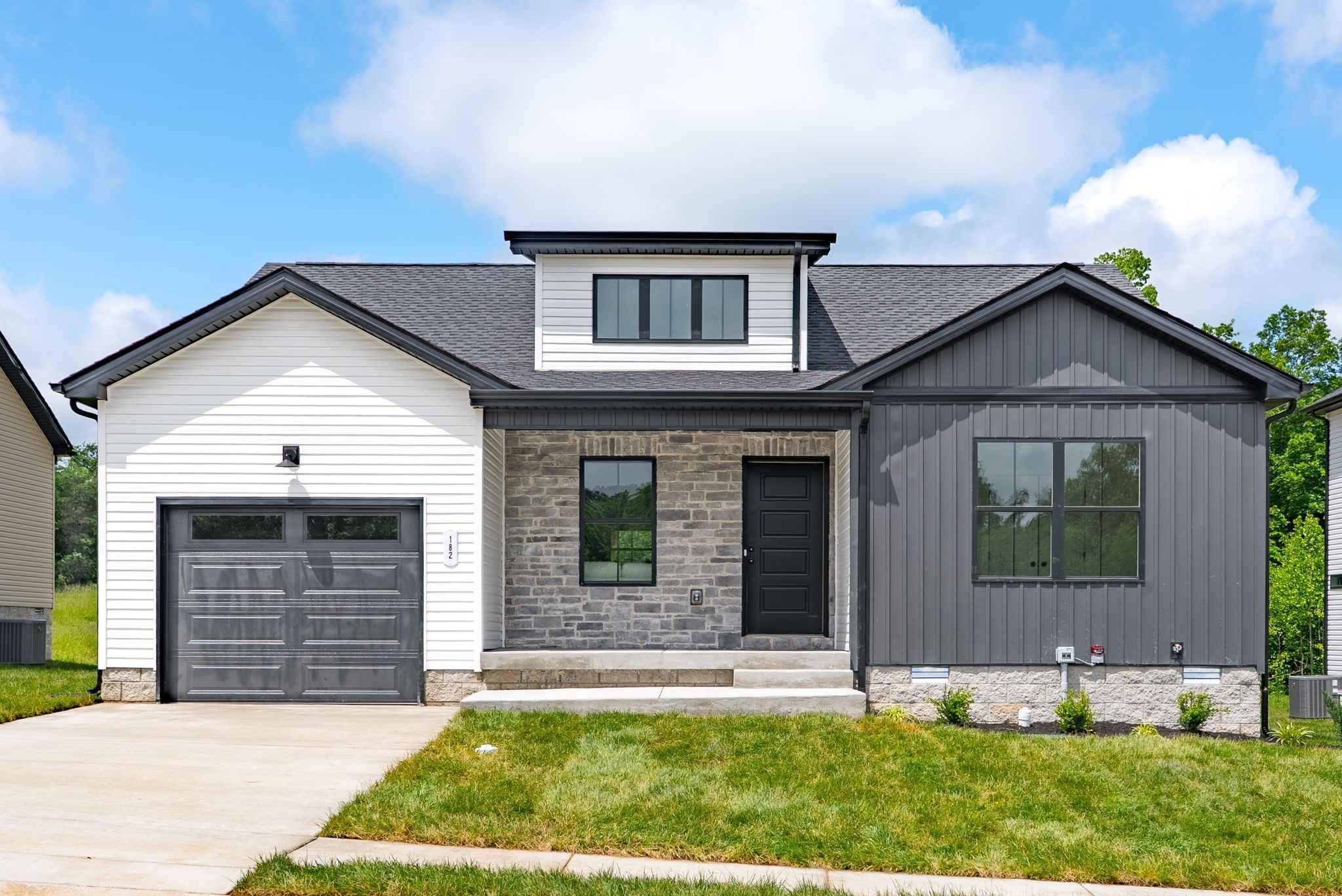 182 Dewberry Road Clarksville, TN 37042 - Photo 3 of 56