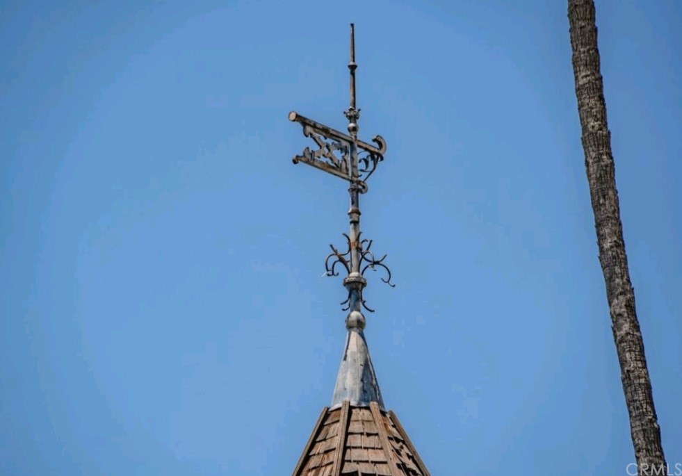 3121 Mulberry Street Riverside, CA 92501 - Photo 6 of 67 a view of a hallway with a small space