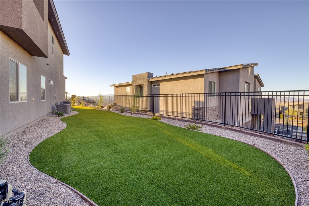 526 Riley Ridge Henderson, NV 89012 - Photo 6 of 10 A private, low-maintenance yard offers serene outdoor living with modern landscaping.