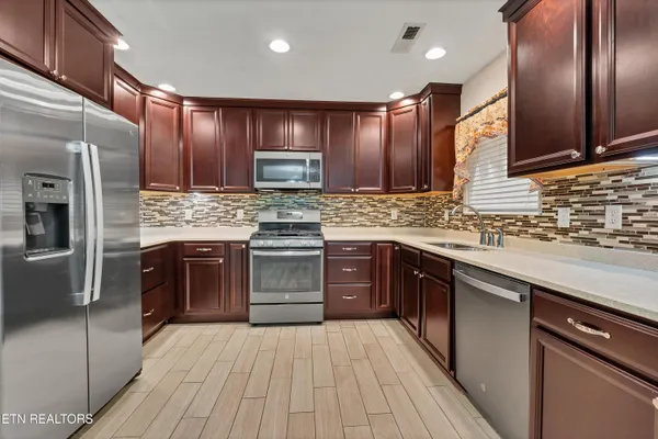 $415,000 | 1715 Morning Glory Court, Sevierville, TN 37862