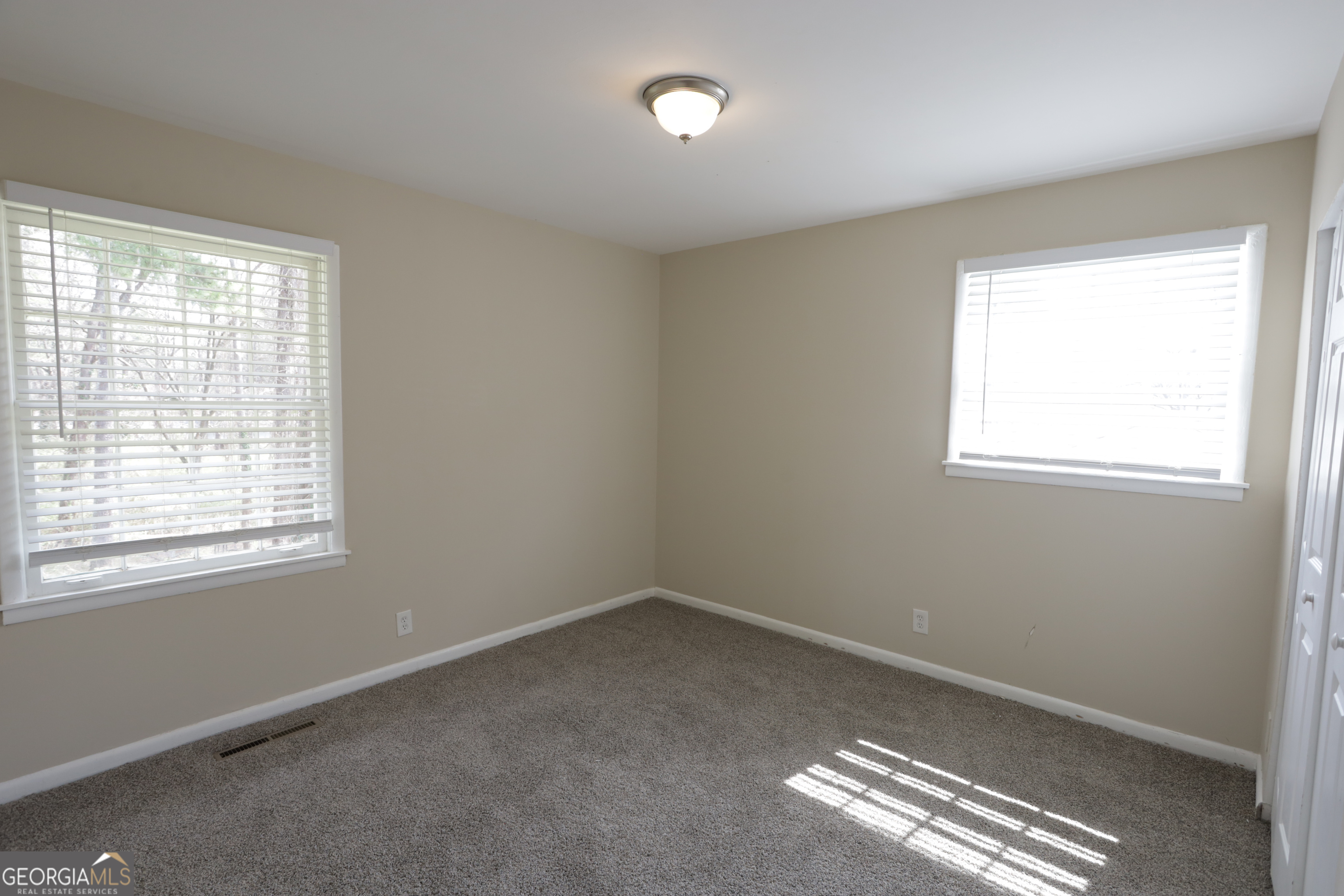 4326 Aldergate Drive Decatur, GA 30035 - Photo 9 of 11 an empty room with a window
