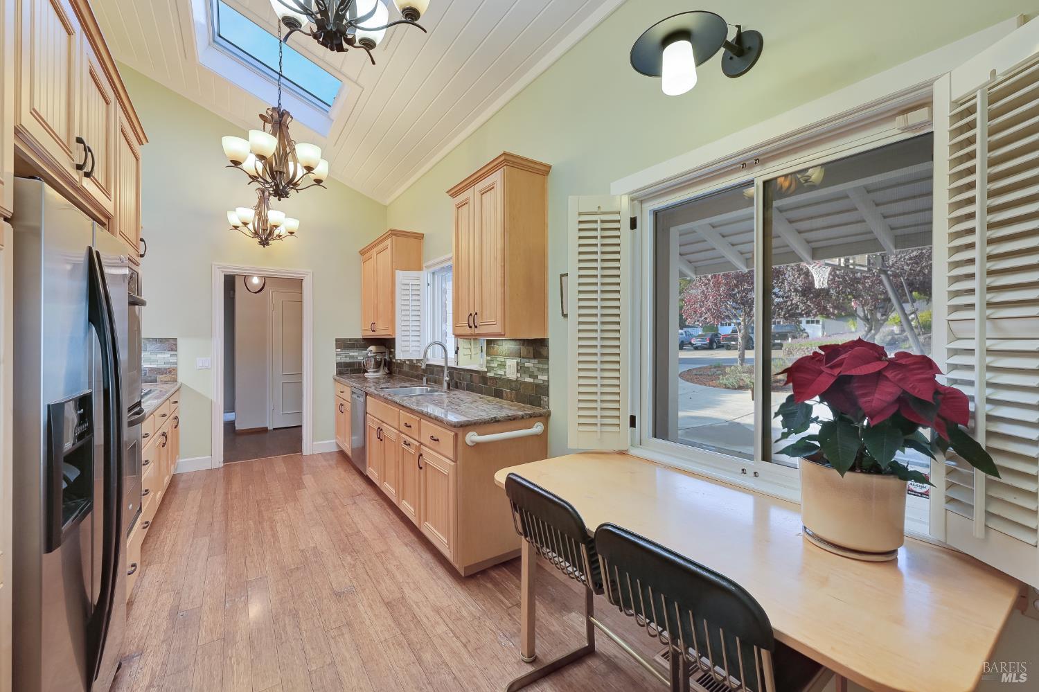 28 Bonnie Banks Way San Rafael, CA 94901 - Photo 9 of 35