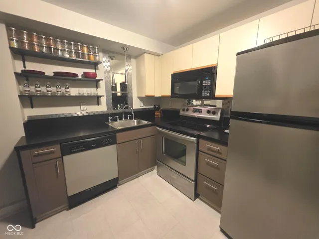 $124,000 | 230 9th Street, Unit 111, Indianapolis, IN 46204