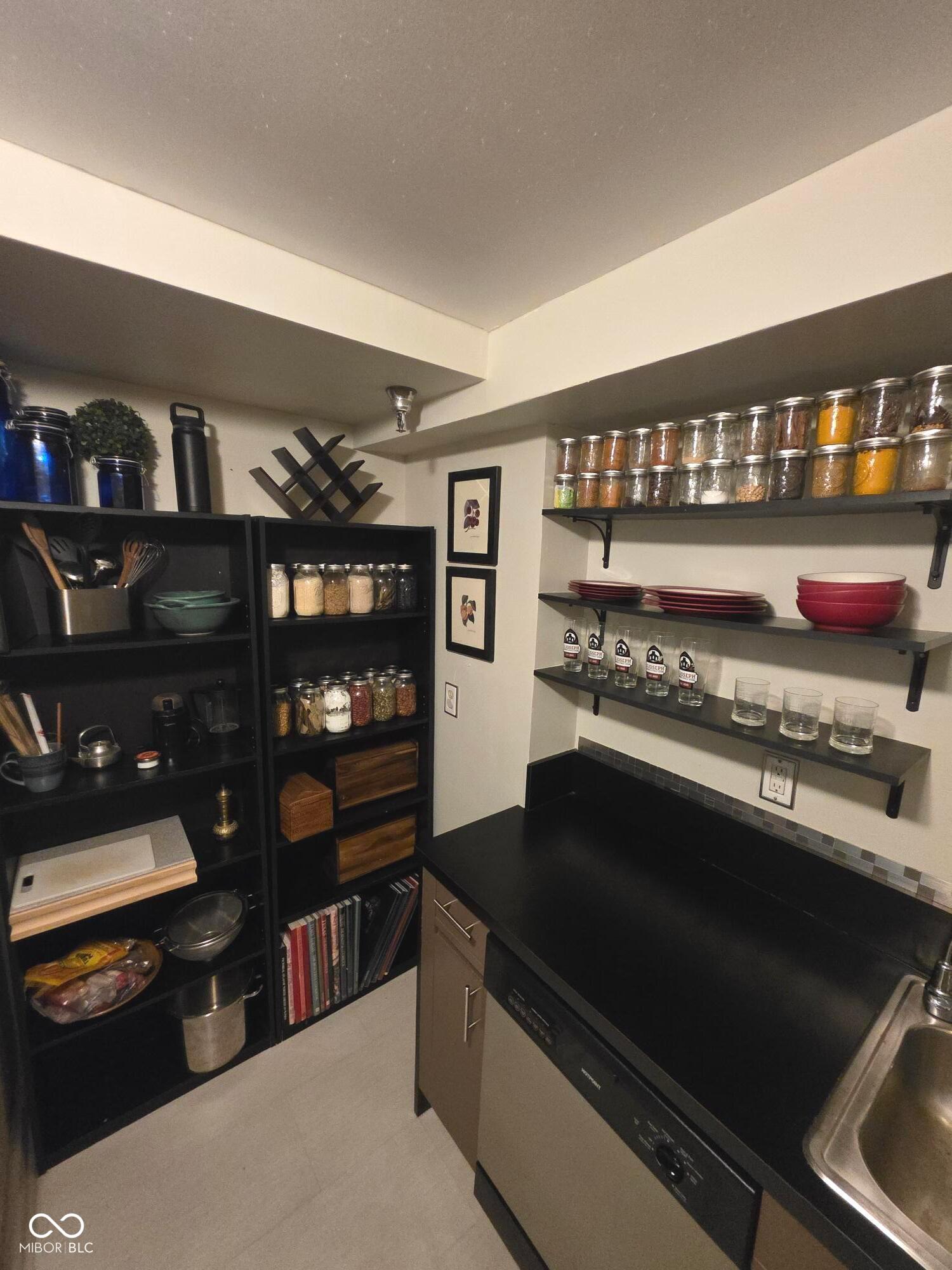 230 9th Street, Unit 111 Indianapolis, IN 46204 - Photo 5 of 17