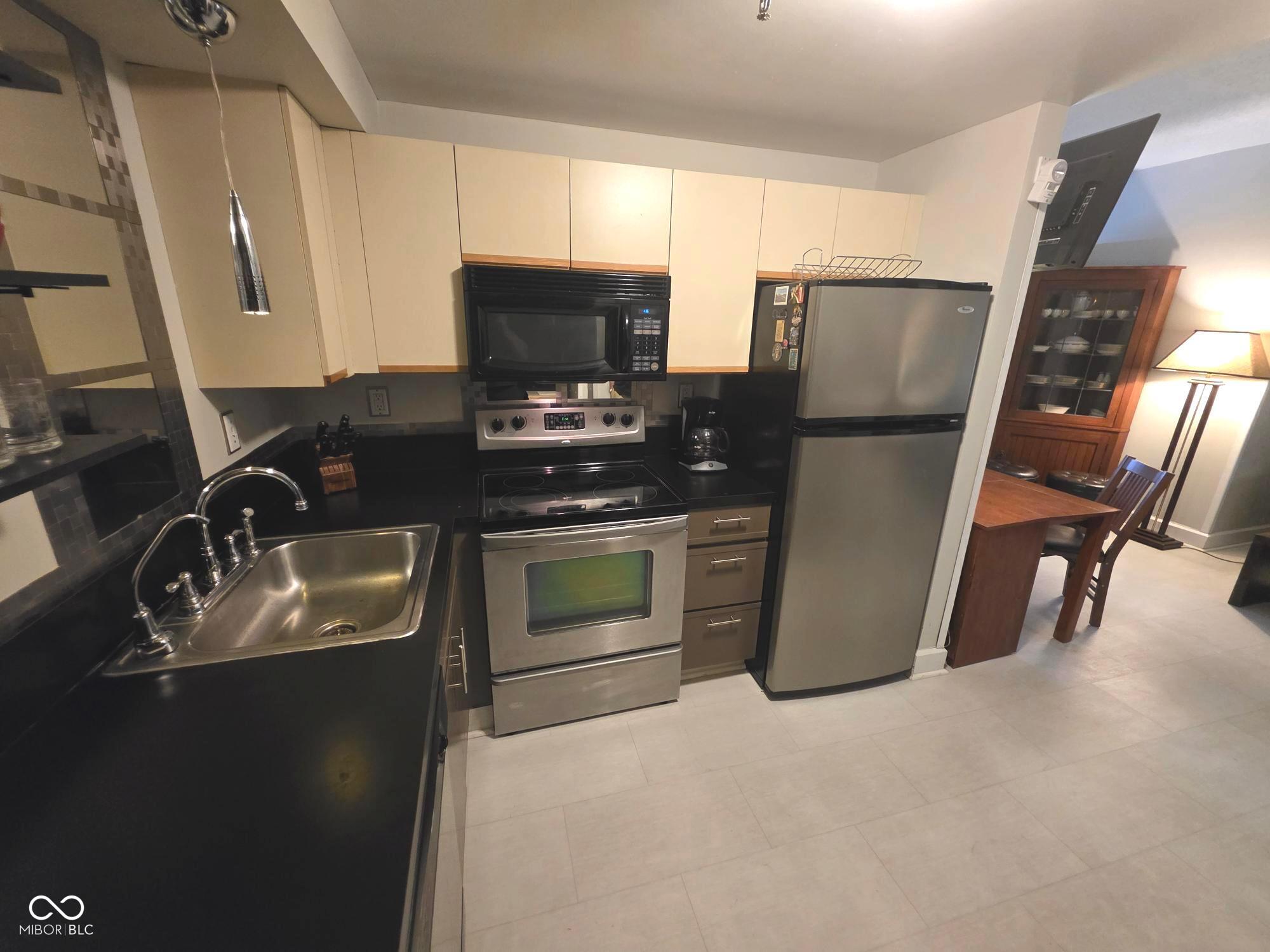 230 9th Street, Unit 111 Indianapolis, IN 46204 - Photo 6 of 17