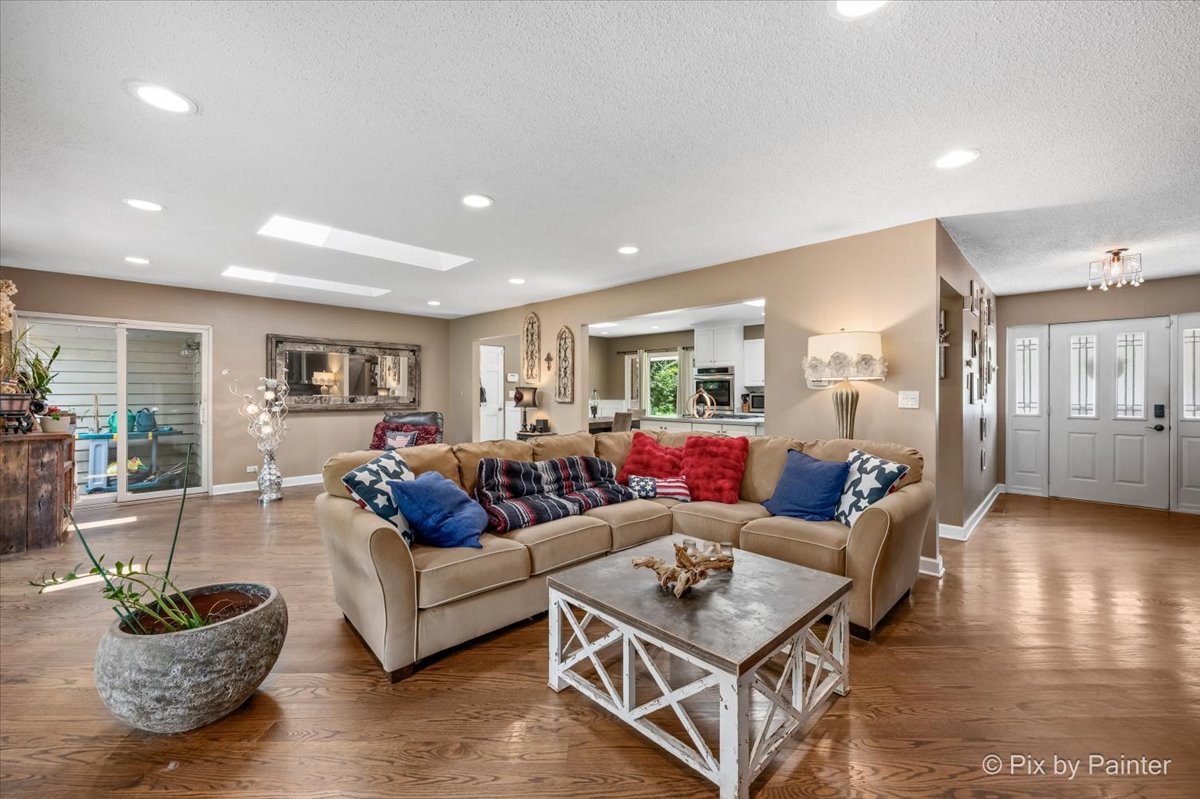 1S660 Winfield Road Wheaton, IL 60189 - Photo 6 of 29 Gallery Image 6