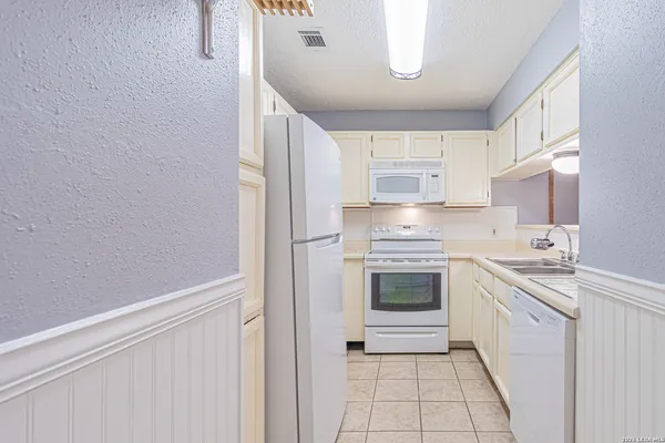 $120,000 | 10527 Perrin Beitel, Unit C211, San Antonio, TX 78217