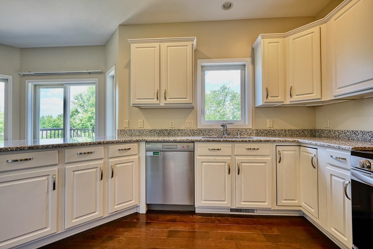417 Skyview Drive Waunakee, WI 53597 - Photo 9 of 51