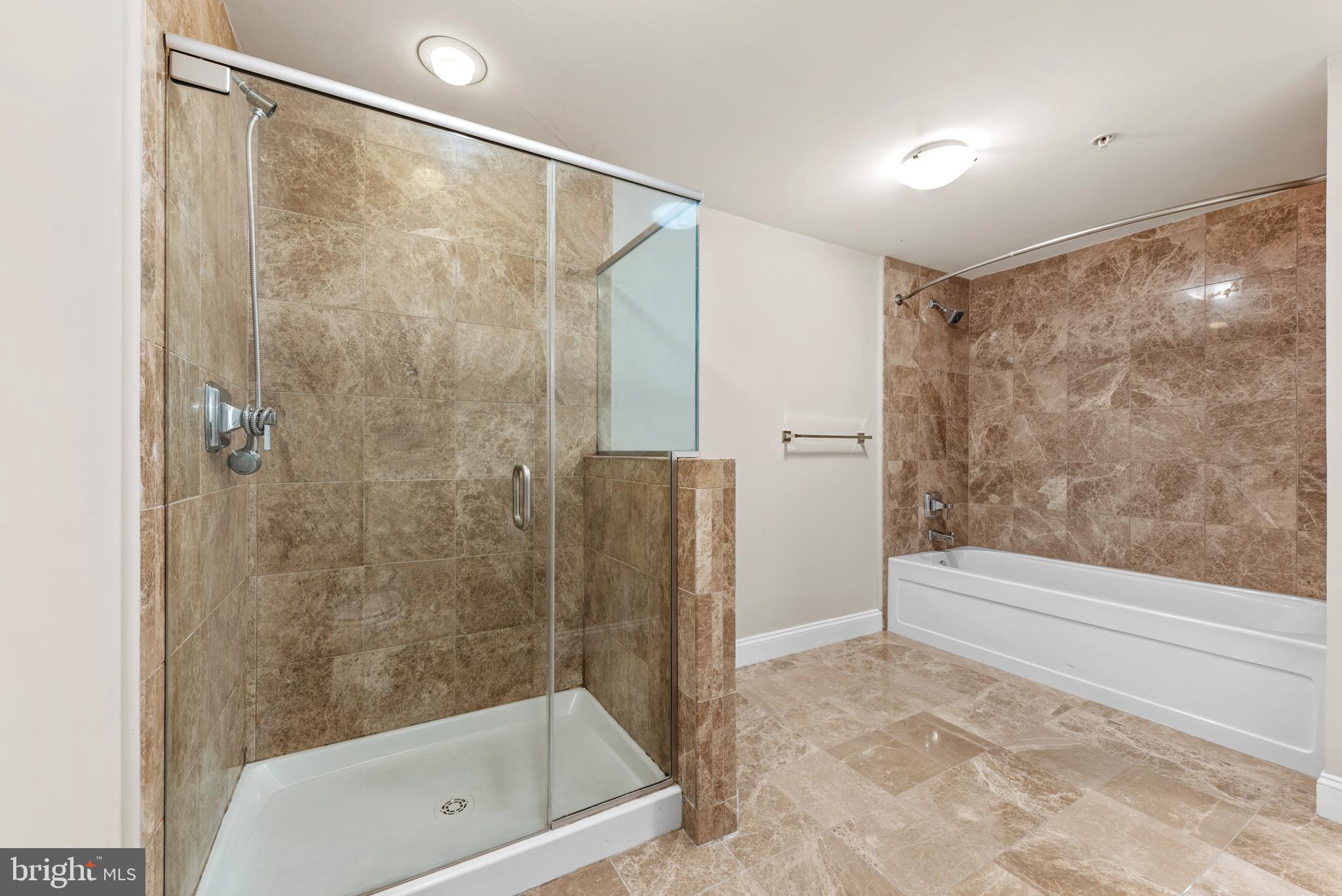 6301 Edsall Road, Unit 424 Alexandria, VA 22312 - Photo 22 of 30 a bathroom with a shower and a tub