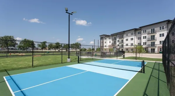 $2,613 | 19101 Town Ridge Lane, Unit 7313, Webster, TX 77598