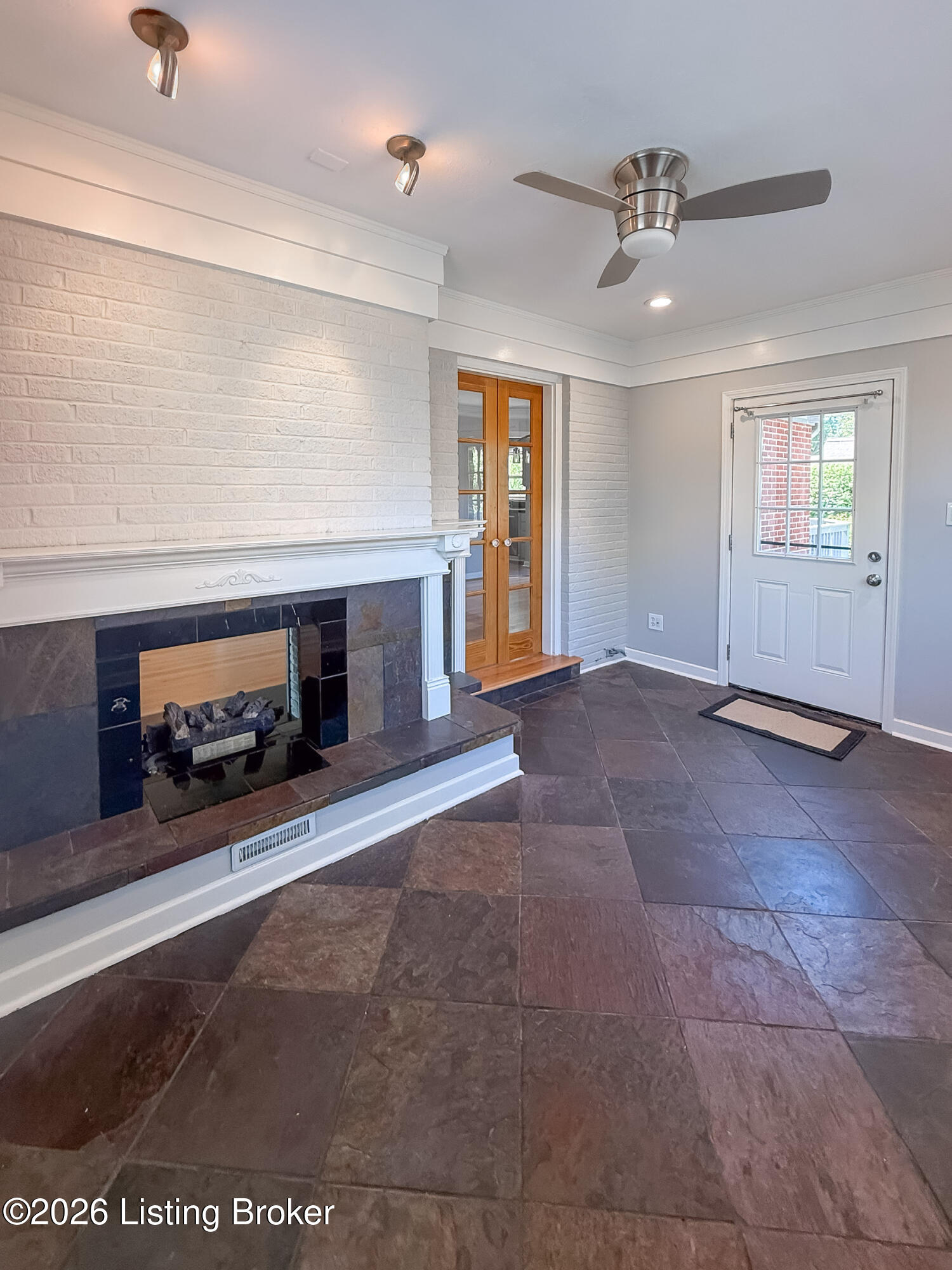 4311 Wingate Road Louisville, KY 40207 - Photo 33 of 57 4311 wingate indoor-17