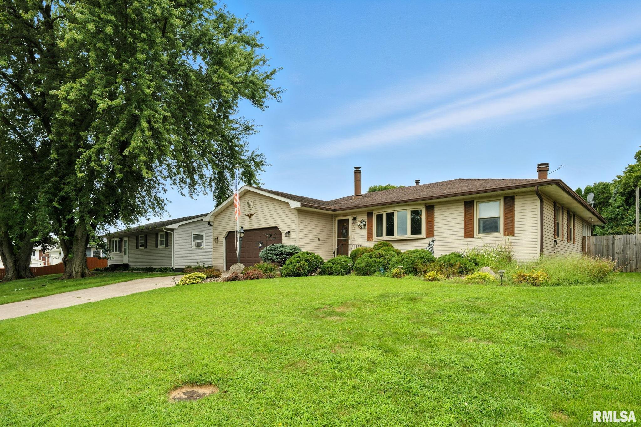 606 12th Avenue Hampton, IL 61256 - Photo 2 of 32