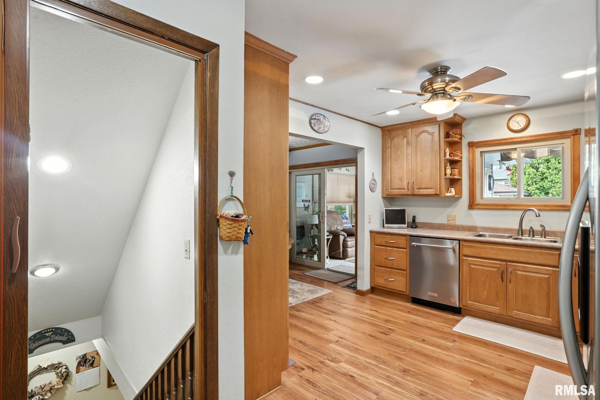 606 12th Avenue Hampton, IL 61256 - Photo 6 of 32