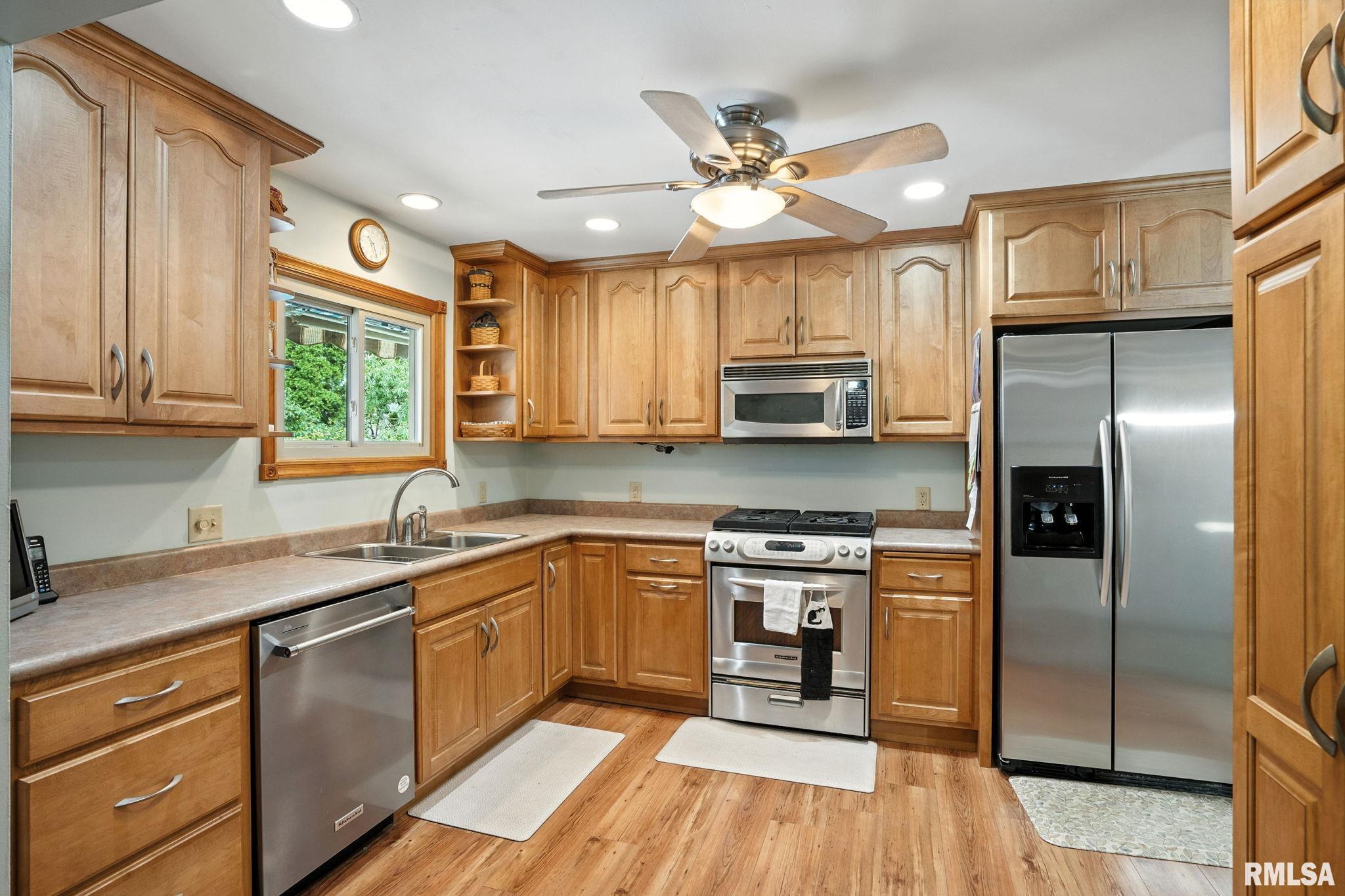 606 12th Avenue Hampton, IL 61256 - Photo 8 of 32