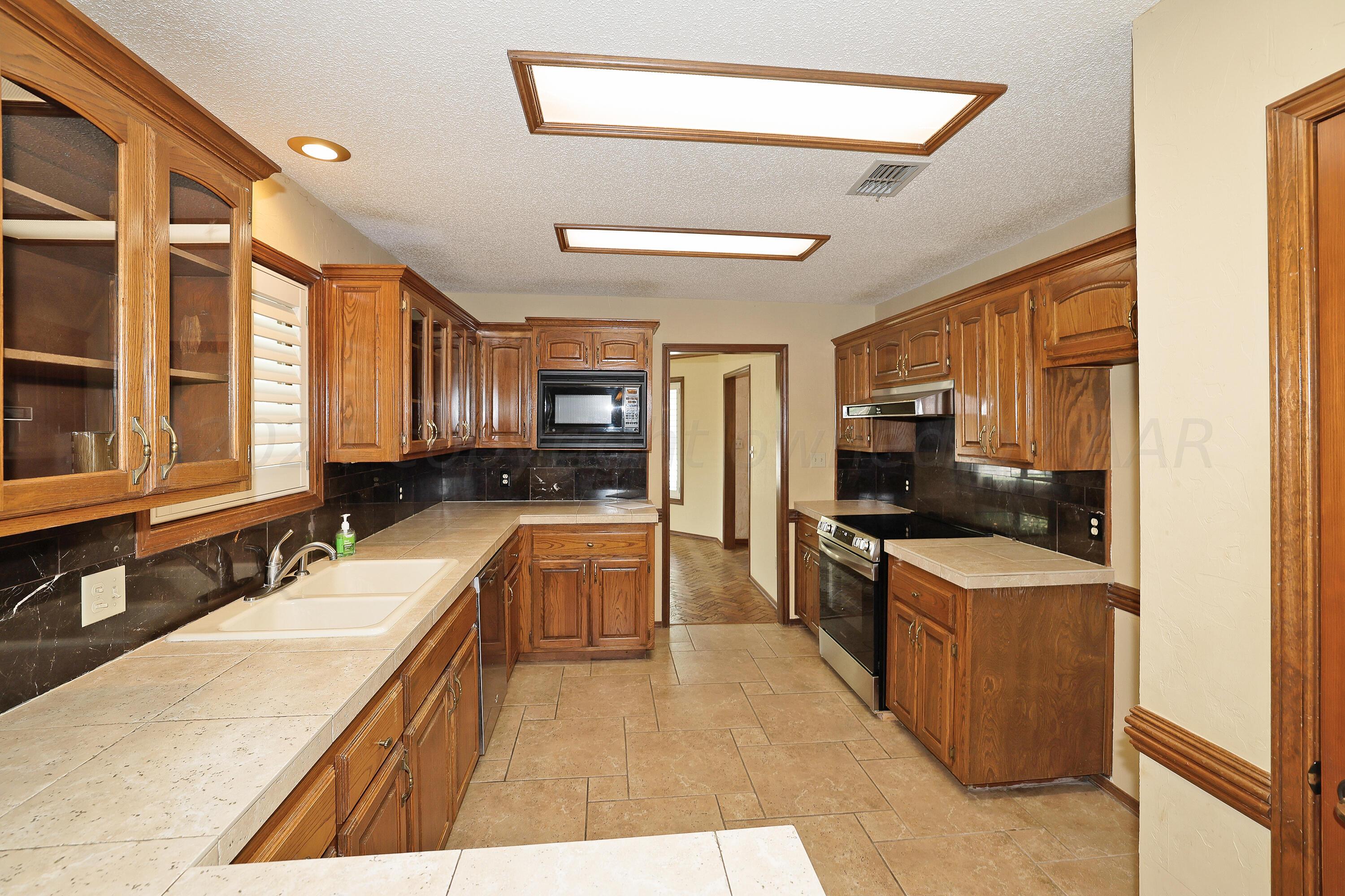 6819 Cloud Crest Drive Amarillo, TX 79124 - Photo 13 of 37 a large white kitchen with a large window