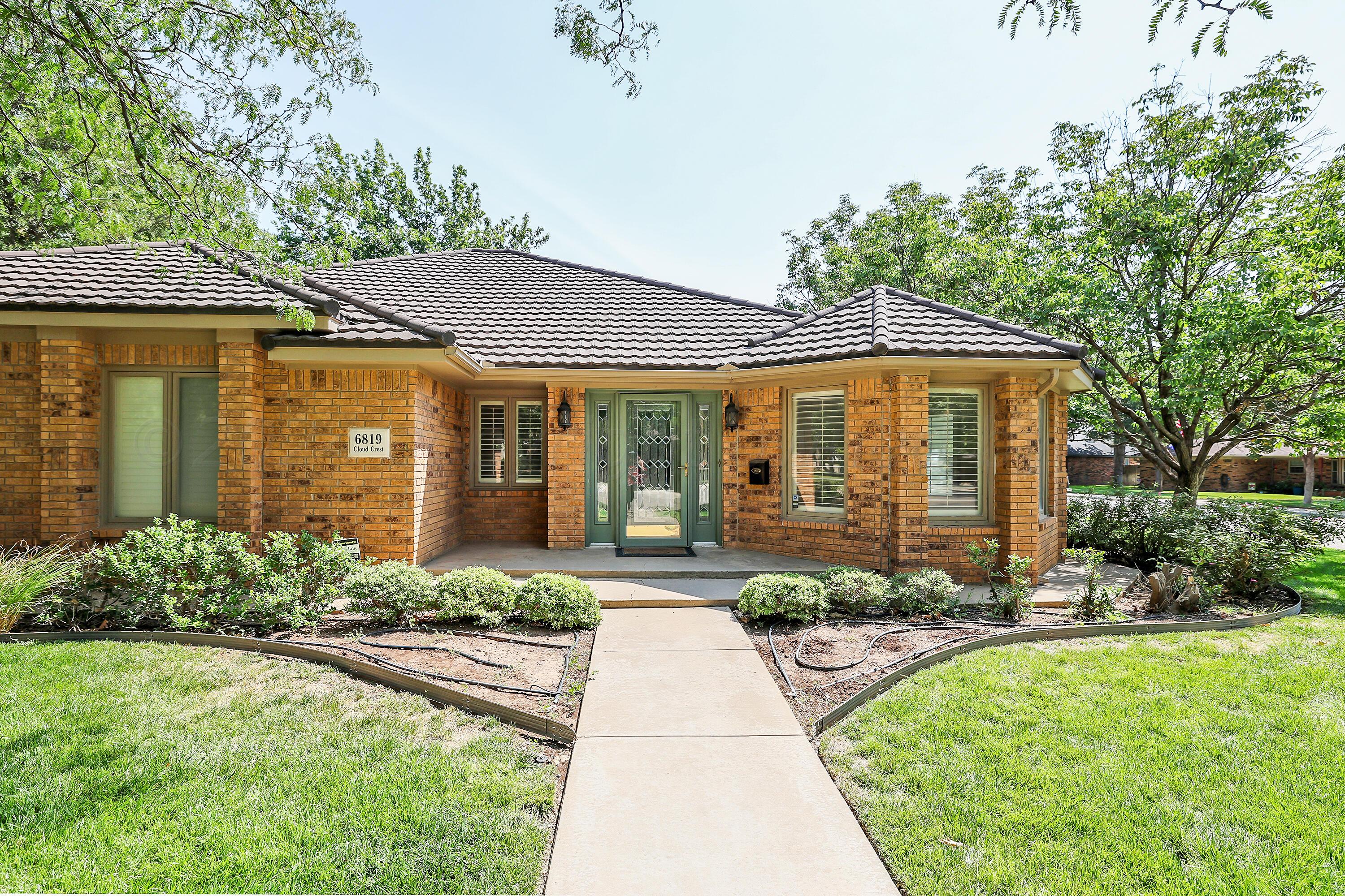 6819 Cloud Crest Drive Amarillo, TX 79124 - Photo 3 of 37 a front view of a house with garden