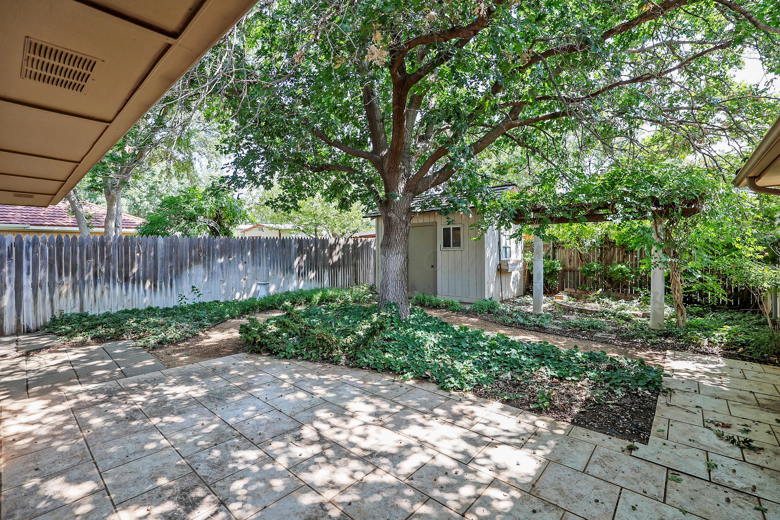 6819 Cloud Crest Drive Amarillo, TX 79124 - Photo 33 of 37 a view of a backyard with large trees and wooden fence
