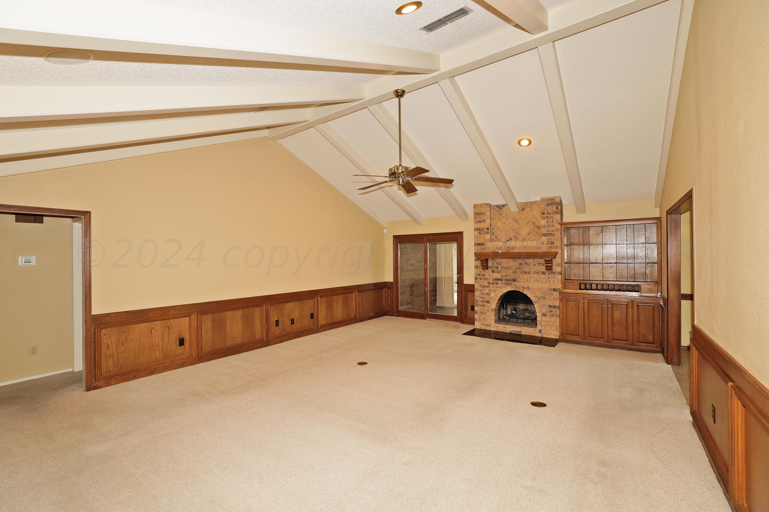6819 Cloud Crest Drive Amarillo, TX 79124 - Photo 7 of 37 a view of a livingroom with washer and dryer