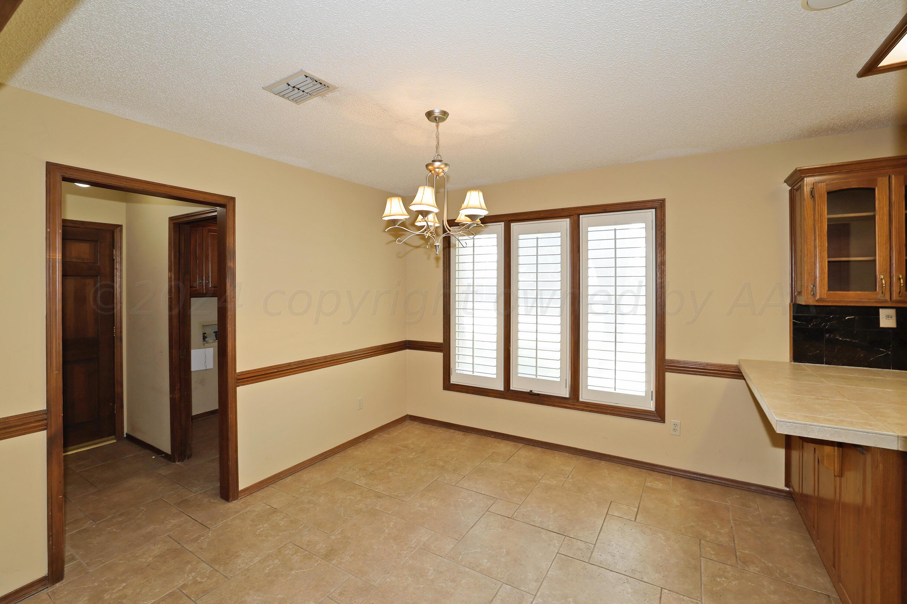 6819 Cloud Crest Drive Amarillo, TX 79124 - Photo 10 of 37 a view of livingroom with window