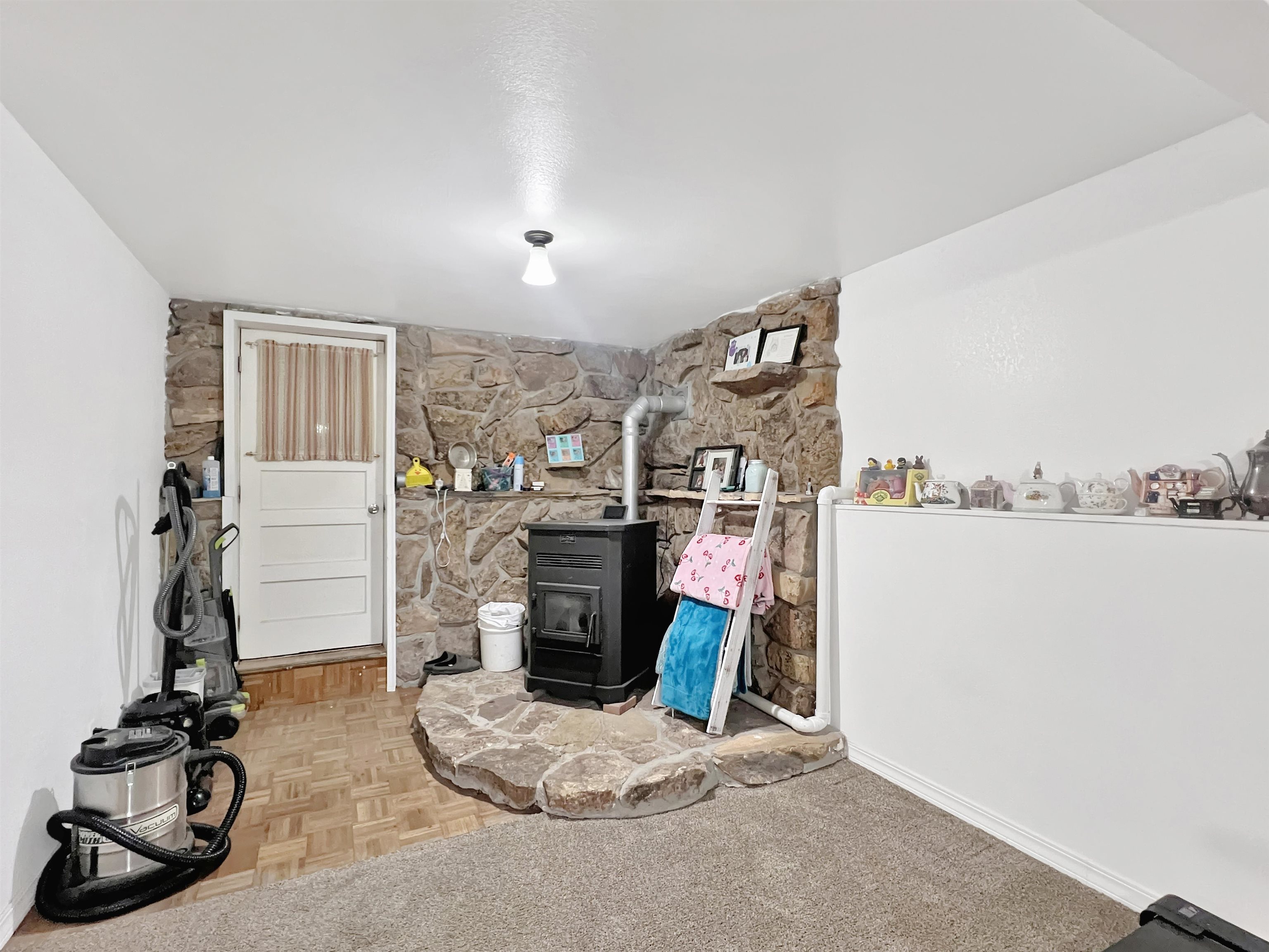 26767 Cedar Mesa Road Cedaredge, CO 81413 - Photo 12 of 28 a living room with furniture