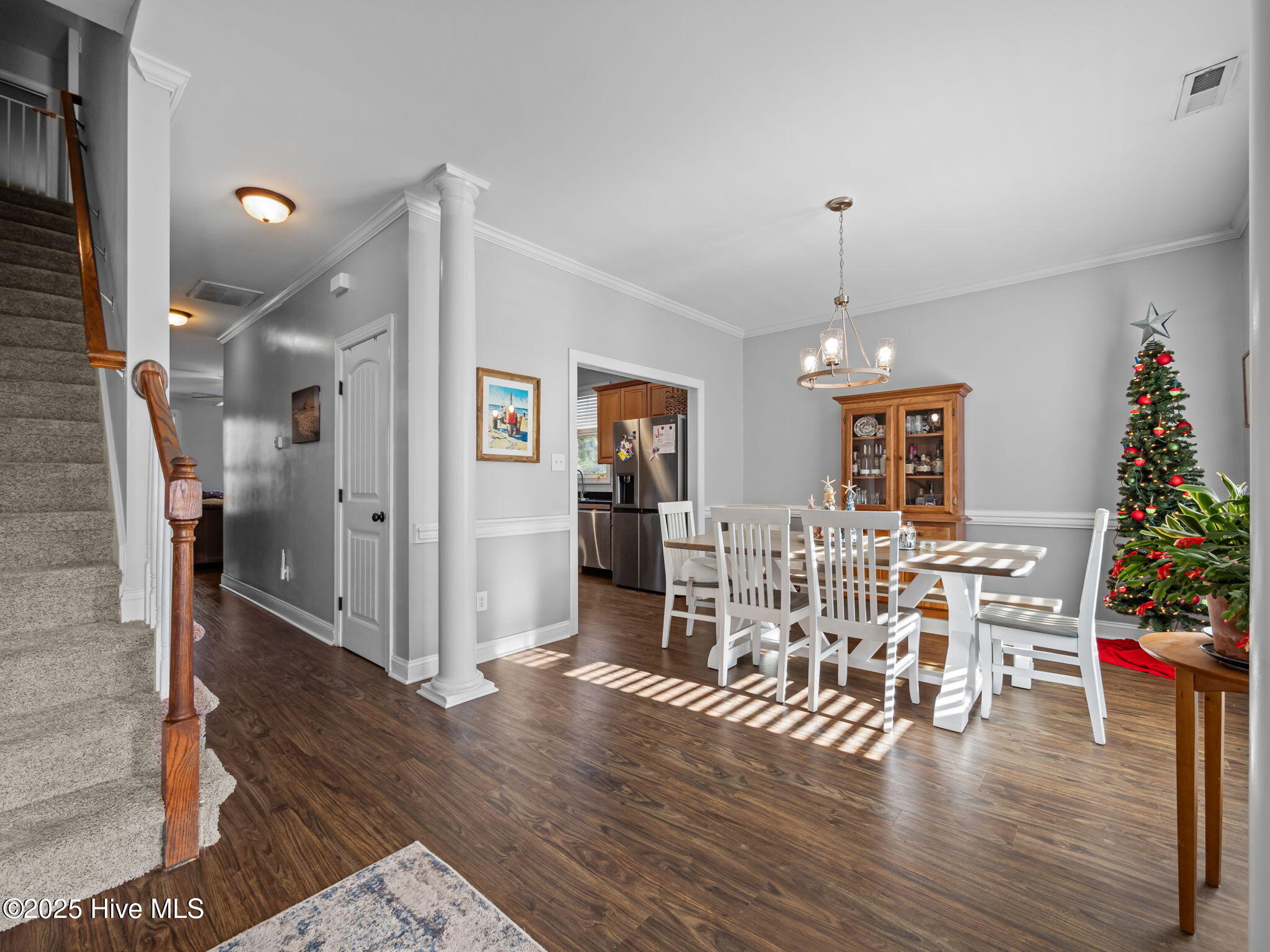 123 Beagle Drive Hubert, NC 28539 - Photo 6 of 53 Foyer and Dining area