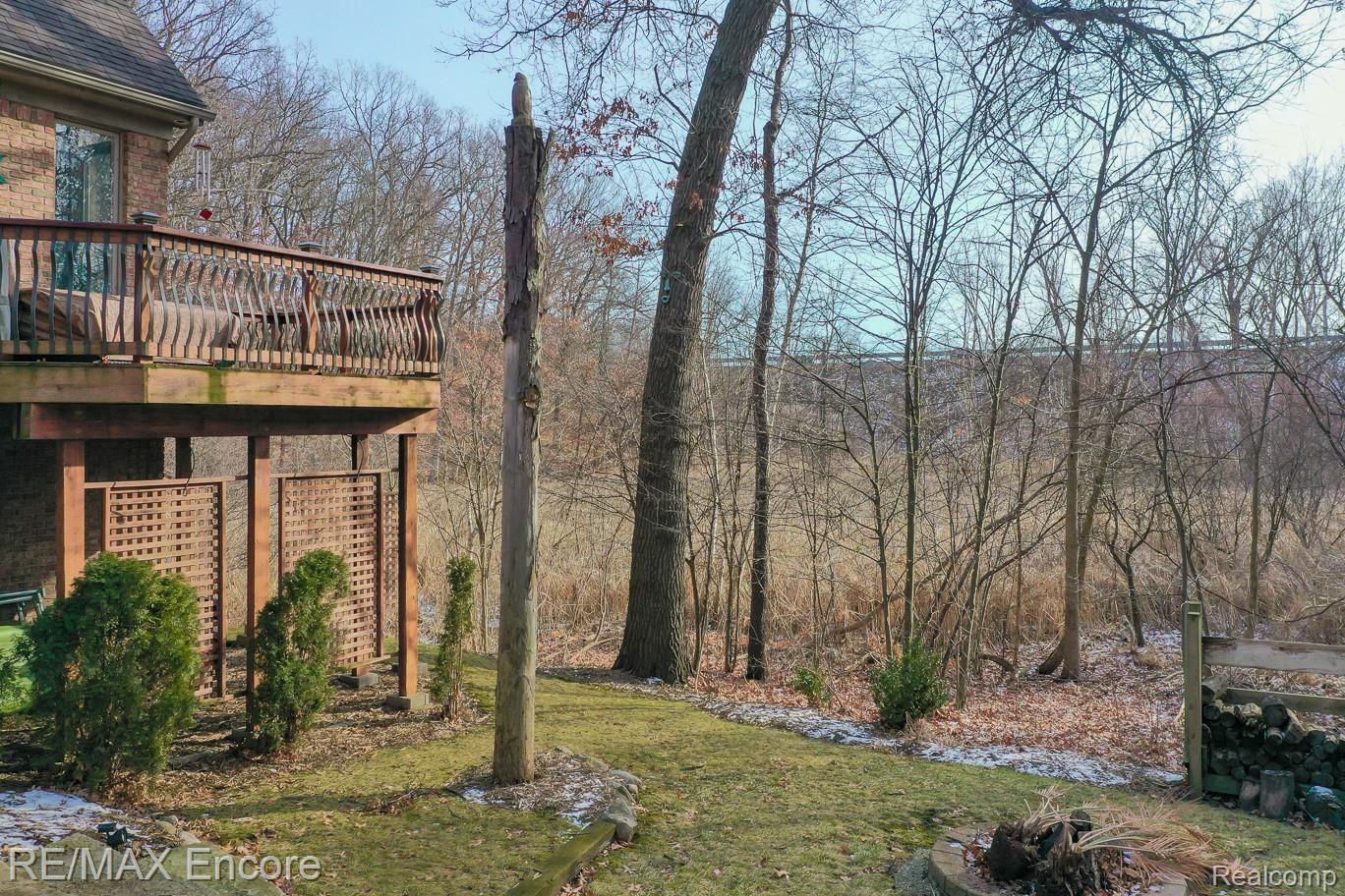 7686 Devins Ridge Clarkston, MI 48348 - Photo 55 of 58 Side yard