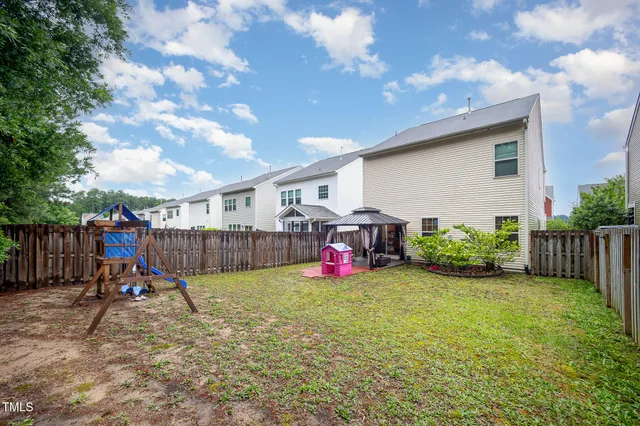 a view of an house with backyard wooden deck and outdoor seating
