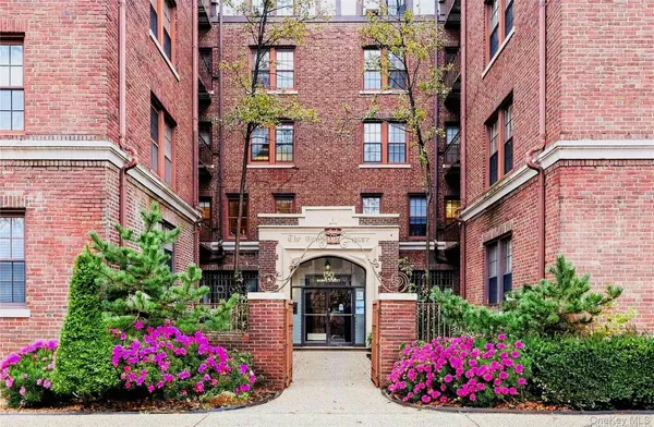 $350,000 | 150 Burns Street, Unit 1D | Forest Hills