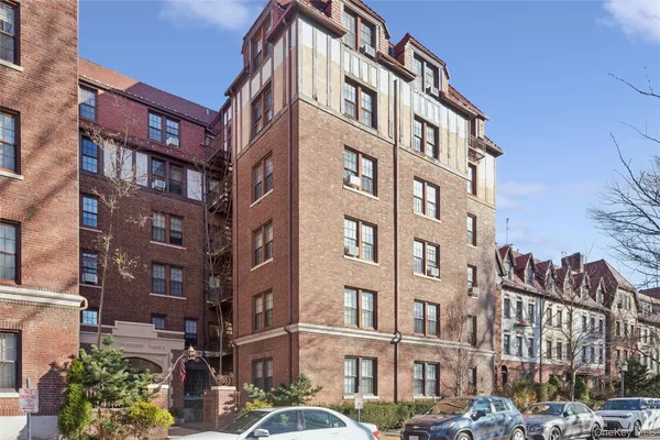 $350,000 | 150 Burns Street, Unit 1D | Forest Hills