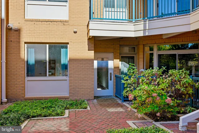 $2,600 | 2200 North Westmoreland Street, Unit 202, Arlington, VA 22213