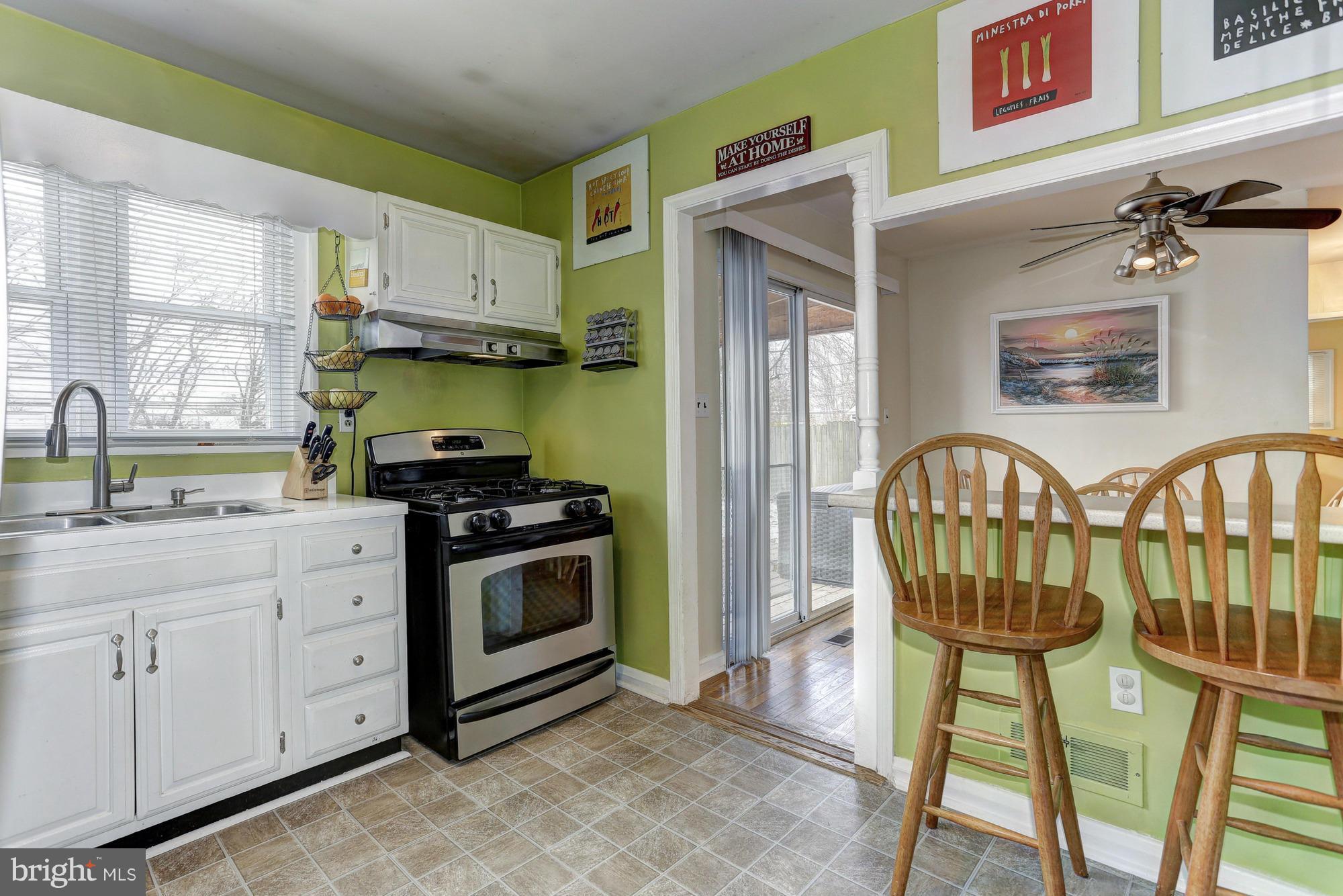 Kitchen | Breakfast Bar
