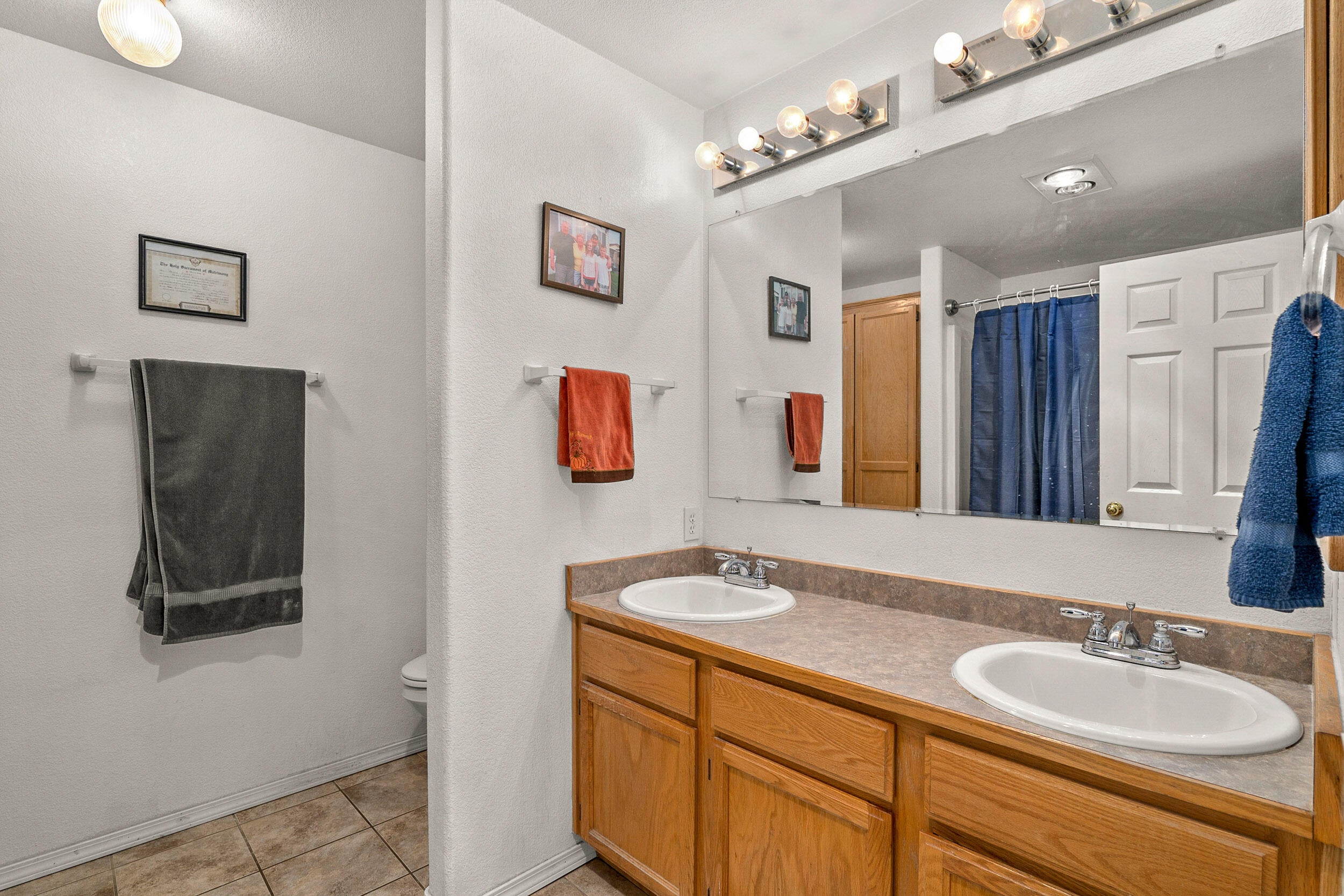 1590 West Harbeck Road Grants Pass, OR 97527 - Photo 20 of 38 Master Bathroom