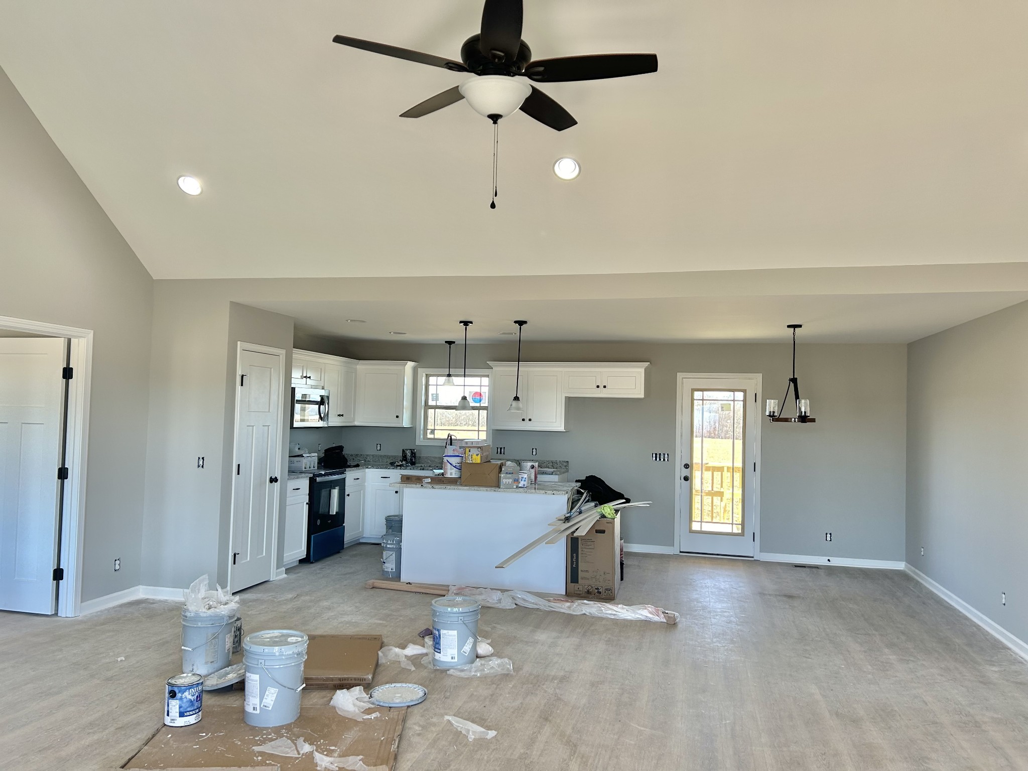 8472 Fredonia Road Manchester, TN 37355 - Photo 8 of 35 a living room with furniture and a kitchen