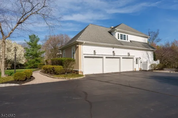 $1,850,000 | 33 Saddlewood Court, Belle Mead, NJ 08502