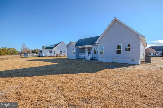 a view of house with yard