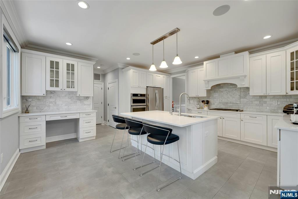 697 Terrace Drive Paramus, NJ 07652 - Photo 8 of 30