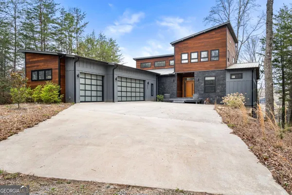 $1,100,000 | 23 Lake Trail West, Unit 10, Hiawassee, GA 30546