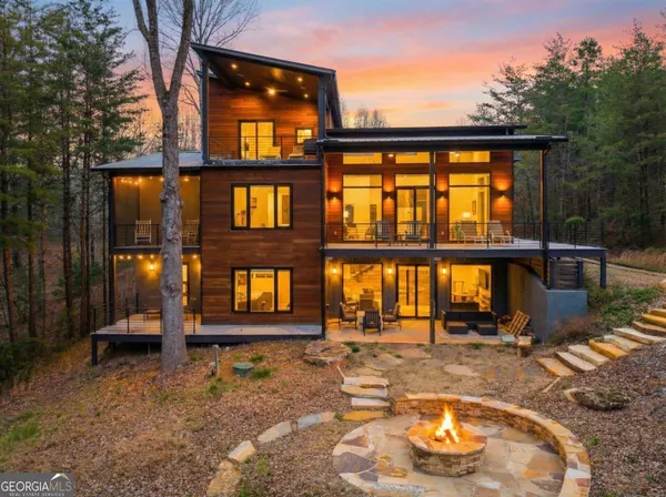 $1,100,000 | 23 Lake Trail West, Unit 10, Hiawassee, GA 30546