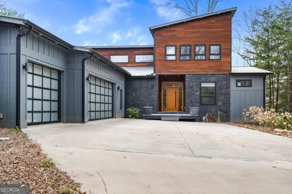 $1,100,000 | 23 Lake Trail West, Unit 10, Hiawassee, GA 30546